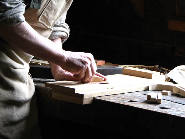 Nuestra <strong>carpintería de madera en  Uztárroz/Uztarroze</strong> es una empresa de <strong>herencia familiar</strong>, por lo que  contamos con gran <strong>experiencia </strong>en la profesión.